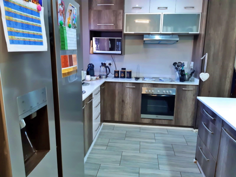 To Let 3 Bedroom Property for Rent in Hillside Free State